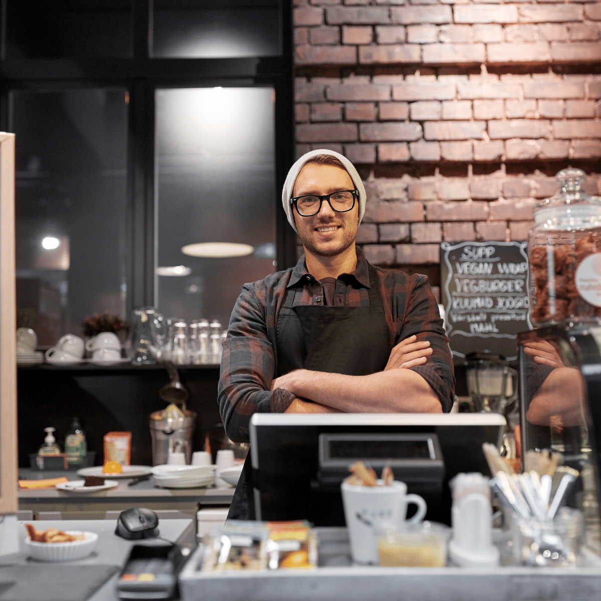 A Quick-Service Restaurant (QSR) associate using with the Zoku POS at the restaurant counter